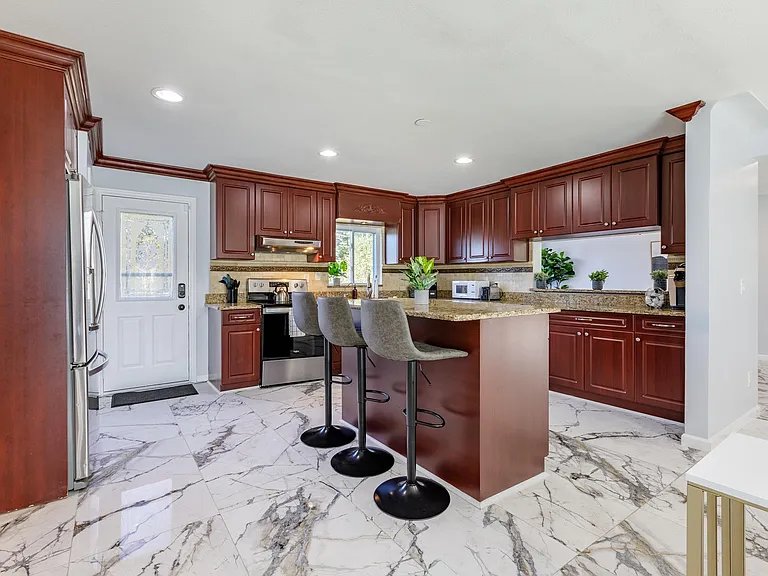 3809 Vanstone Dr — Photo 9