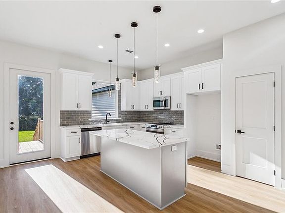 3rd image of 59046 Dogwood Ln
