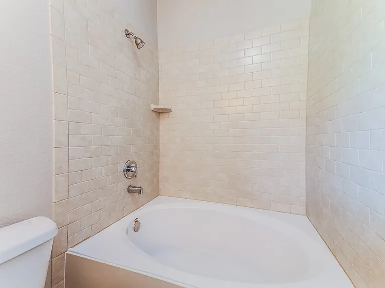 1429 Hawk Valley Dr — Photo 12
