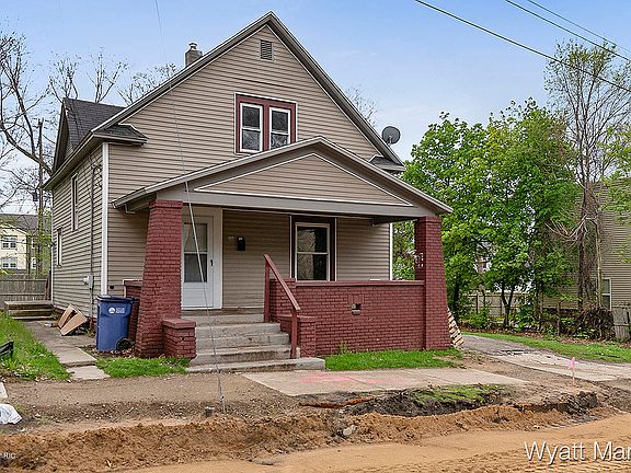 2nd image of 462 Umatilla St SE