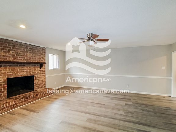 1239509_002_wm_-_living_room_13601326.jpg