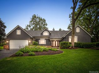2922 Woodland Rdg, West Bloomfield, MI 48323