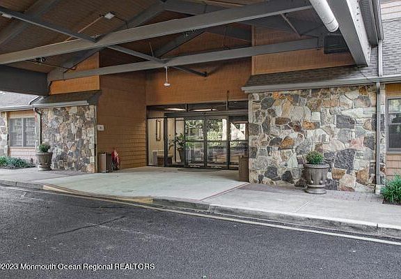 3rd image of 1117C Argyll Cir