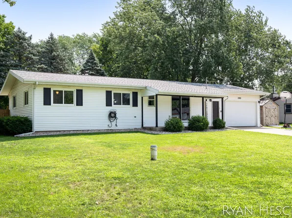 2320 Westover Dr, Ionia, MI 48846