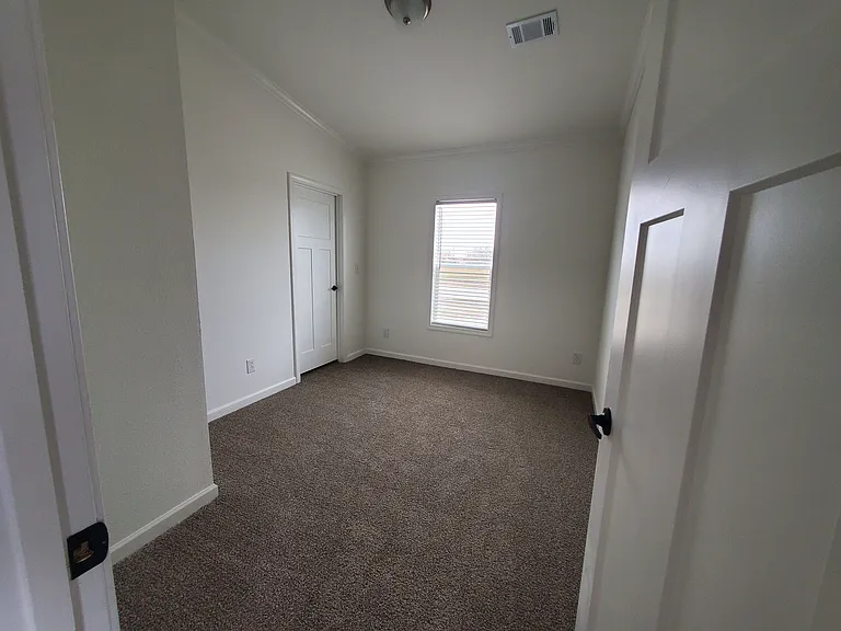 Dwelling at New Braunfels — Photo 50
