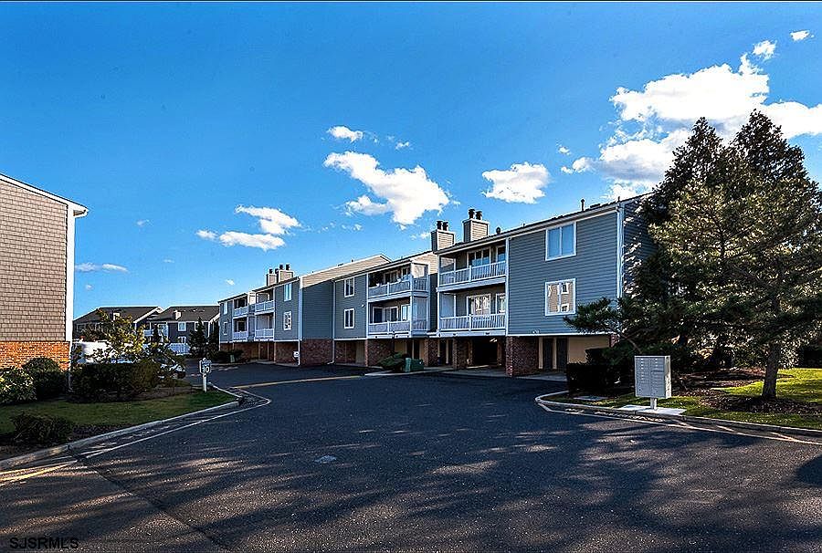 2nd image of 307 Harbour Cv #3307