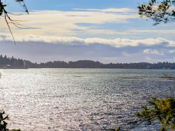 2042 Glenidle Rd, Sooke, BC V9Z 0A9