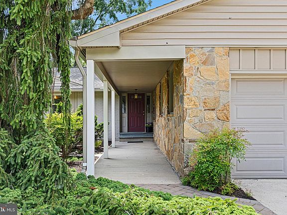 3rd image of 4616 Sylvanus Dr