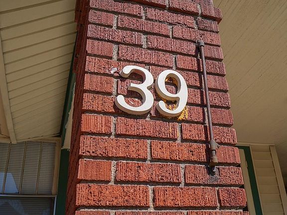 3rd image of 39 W Fairview Ave
