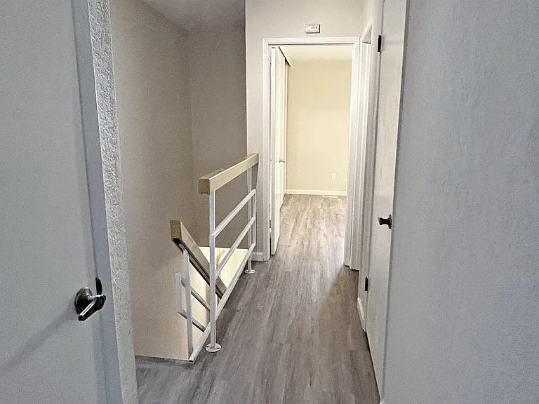 1220 Crescent Ter — Photo 14