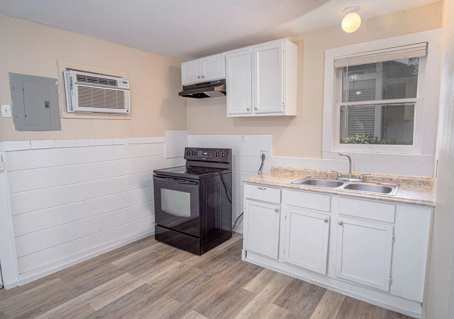 342 Vine — Photo 2