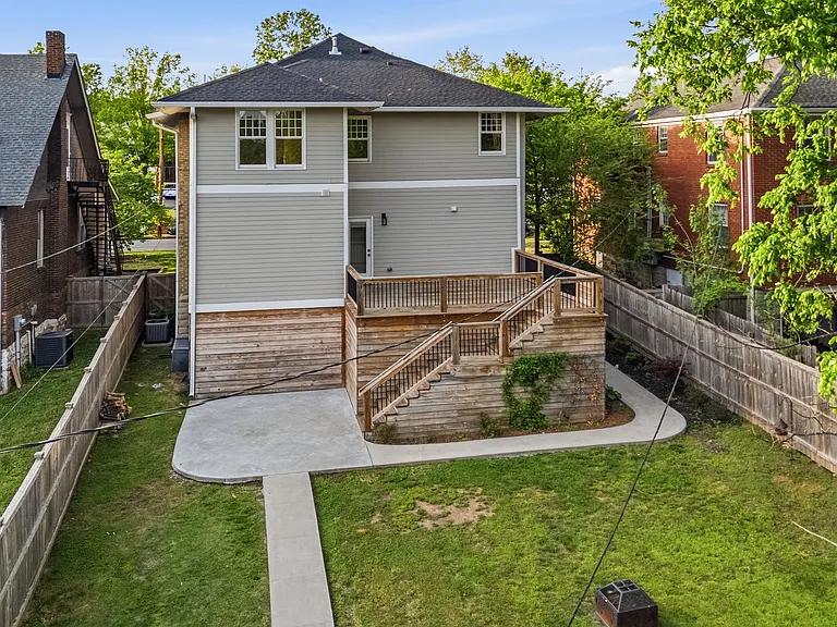 610 Russell St — Photo 4