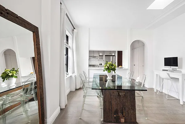 Sold by Compass | media 18