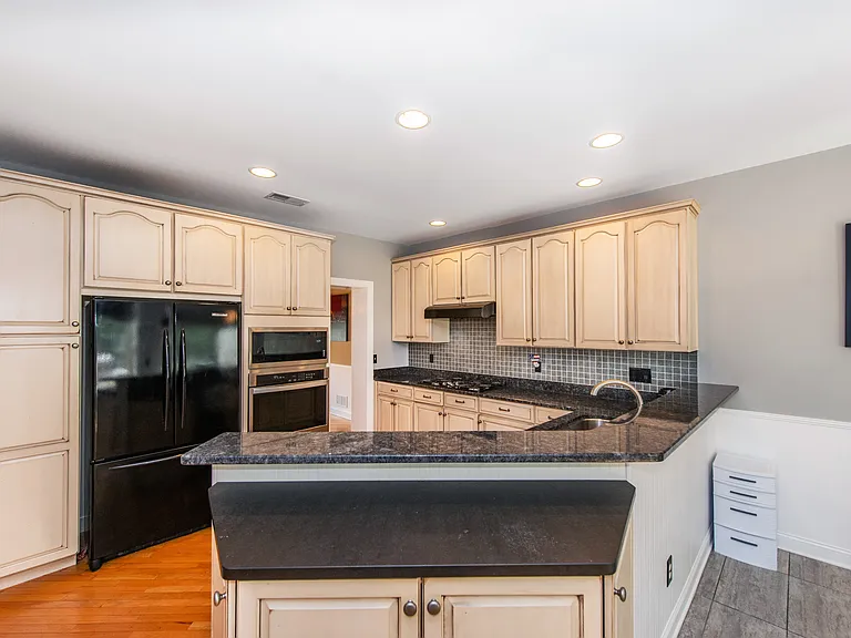 Briar Ct — Photo 8