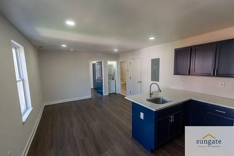 2 bed, 1.0 bath, 550 sqft, $1,400 — Photo 3