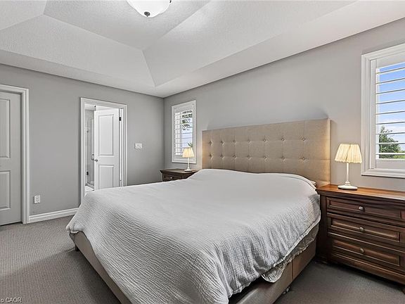 4th image of 1048 Alberni Rd