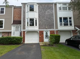 1927 Governors Ln, Hoffman Estates, IL 60169
