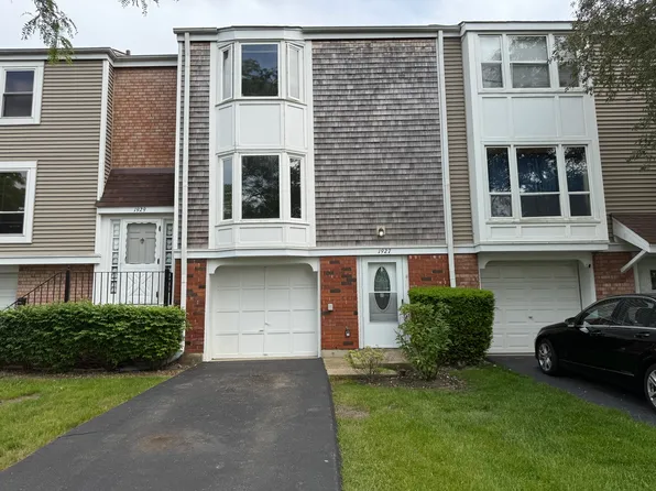 1927 Governors Ln, Hoffman Estates, IL 60169
