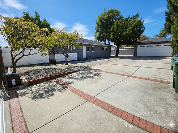 3rd image of 402 N Elwood Ave