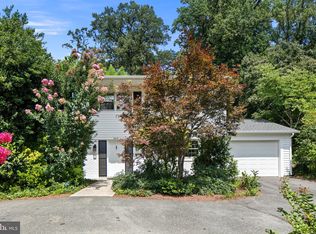 2819 Lorcom Ln, Arlington, VA 22207