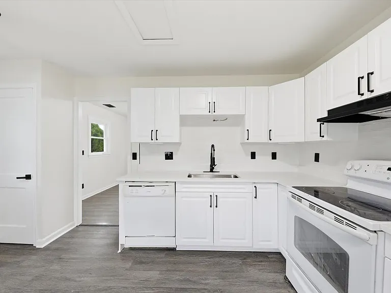 6128 Red Bank Rd — Photo 5