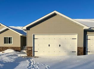 1748 Evergreen Ave SW, Minot, ND 58701