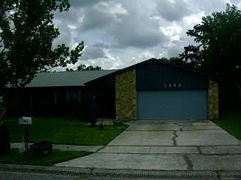 2nd image of 1899 Aster Dr