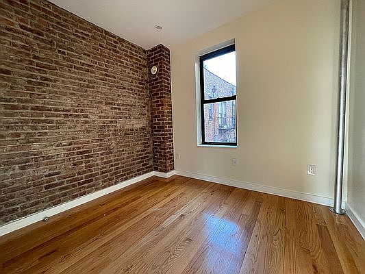 3rd image of 517 W 180th St #250