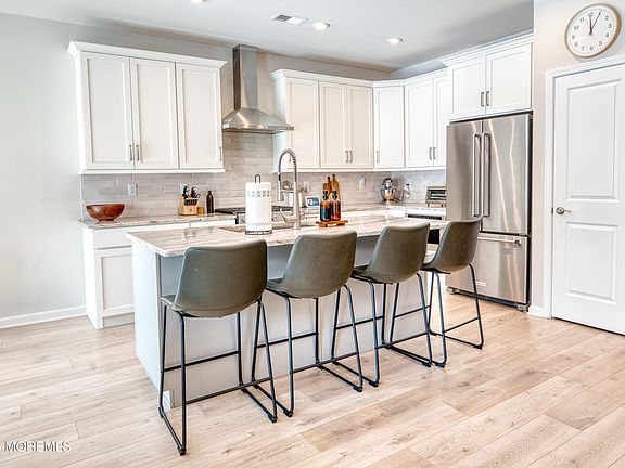4th image of 8 Laird Way