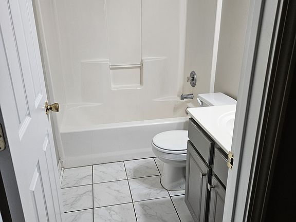 4th image of 254 Adams Lake Dr #2