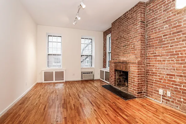 Rented by Sotheby's International Realty | media 6