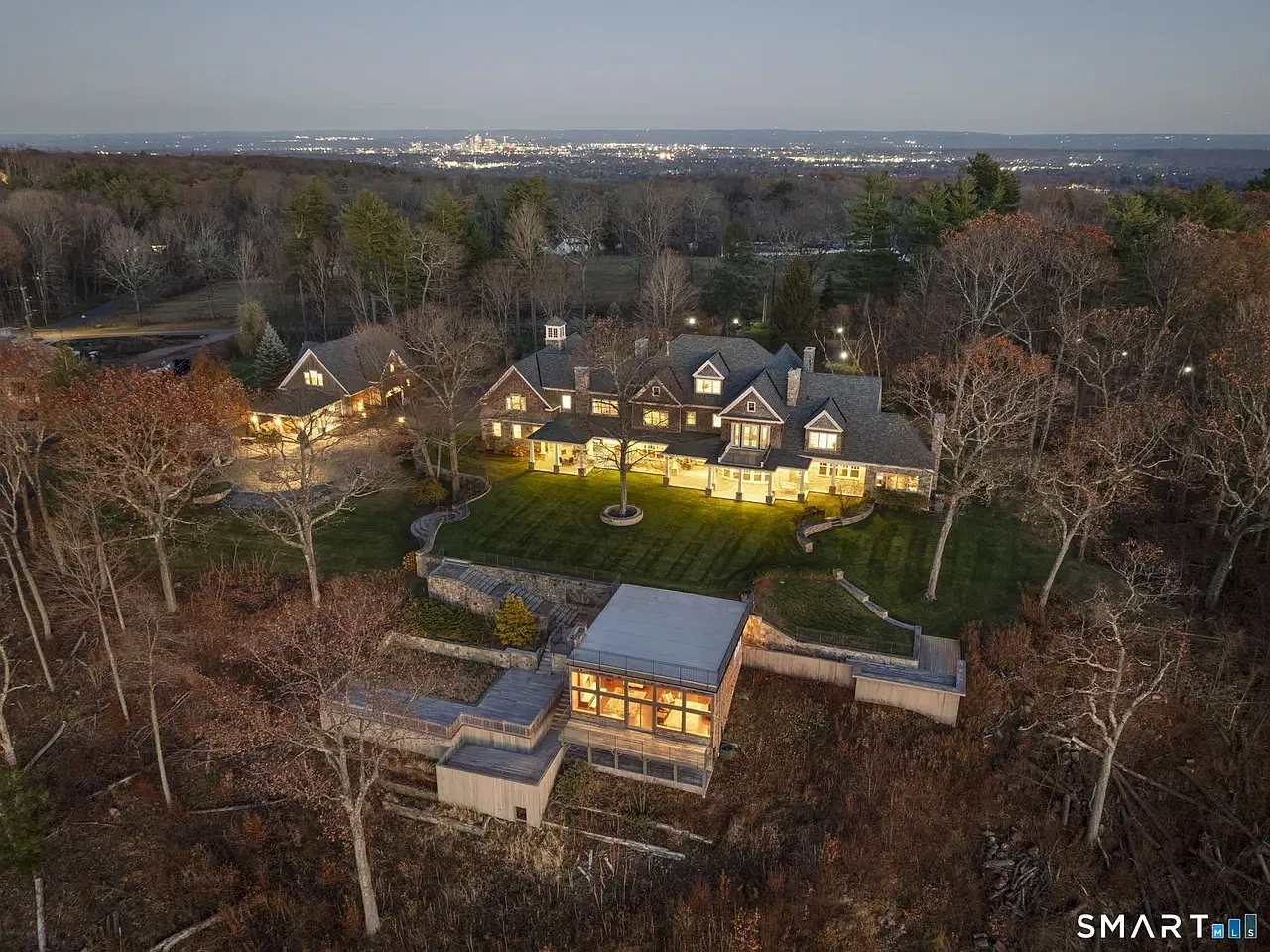 6 bed, 14400 sqft, $35,000 — Photo 3