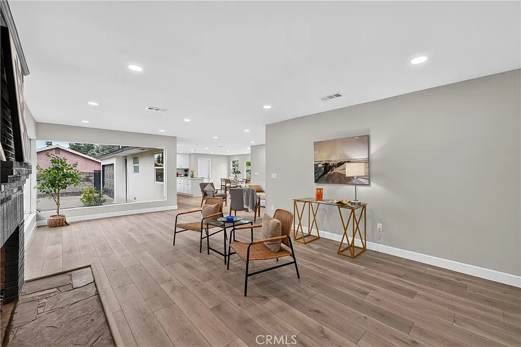 3 bed, 3.0 bath, 1714 sqft, $3,500 — Photo 4