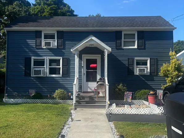 16 Bellport St Unit 10, Patchogue, NY 11772
