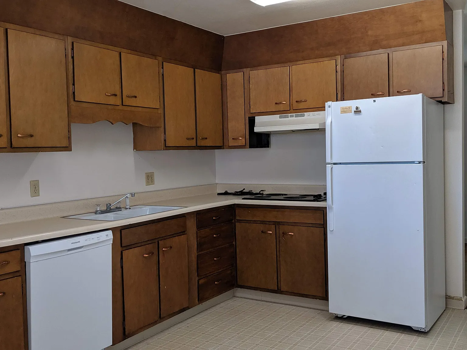 3 bed, 2436 sqft, $1,950 — Photo 3