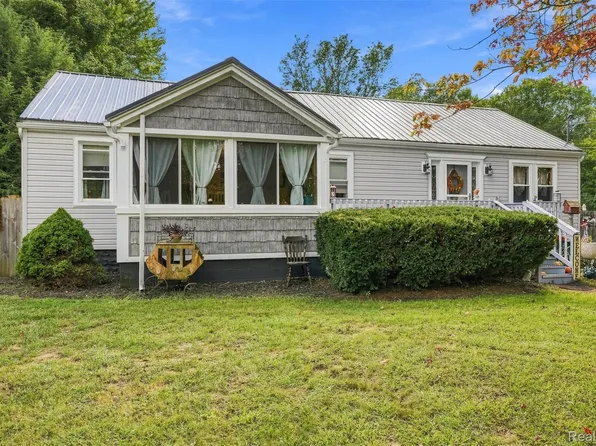36739 Wick Rd, Romulus, MI 48174