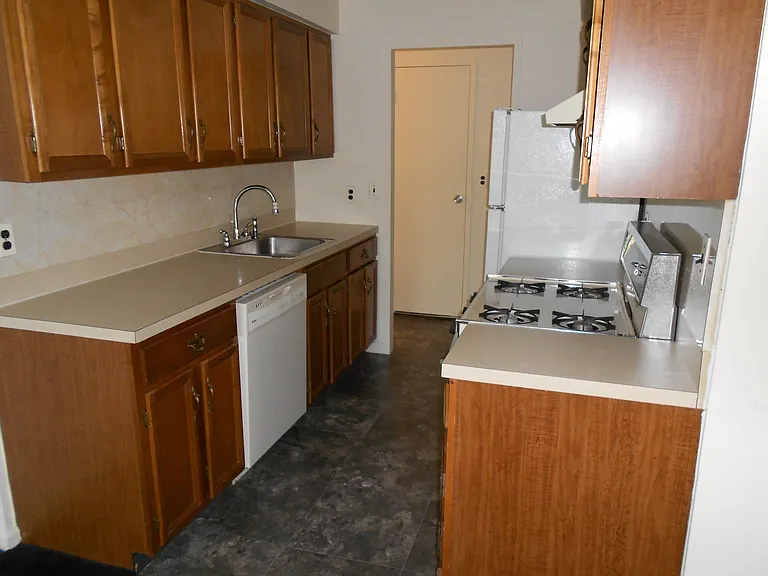 2 Elmwood Park Dr #512 — Photo 5