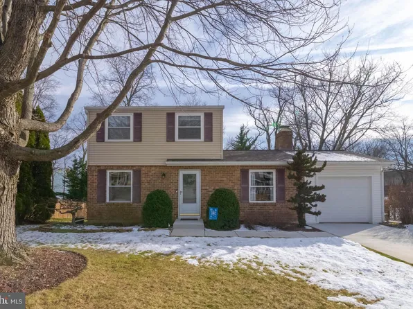 4367 Sycamore Dr, Hampstead, MD 21074