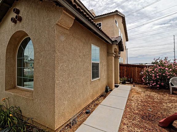 3rd image of 15213 Bluffside Ln