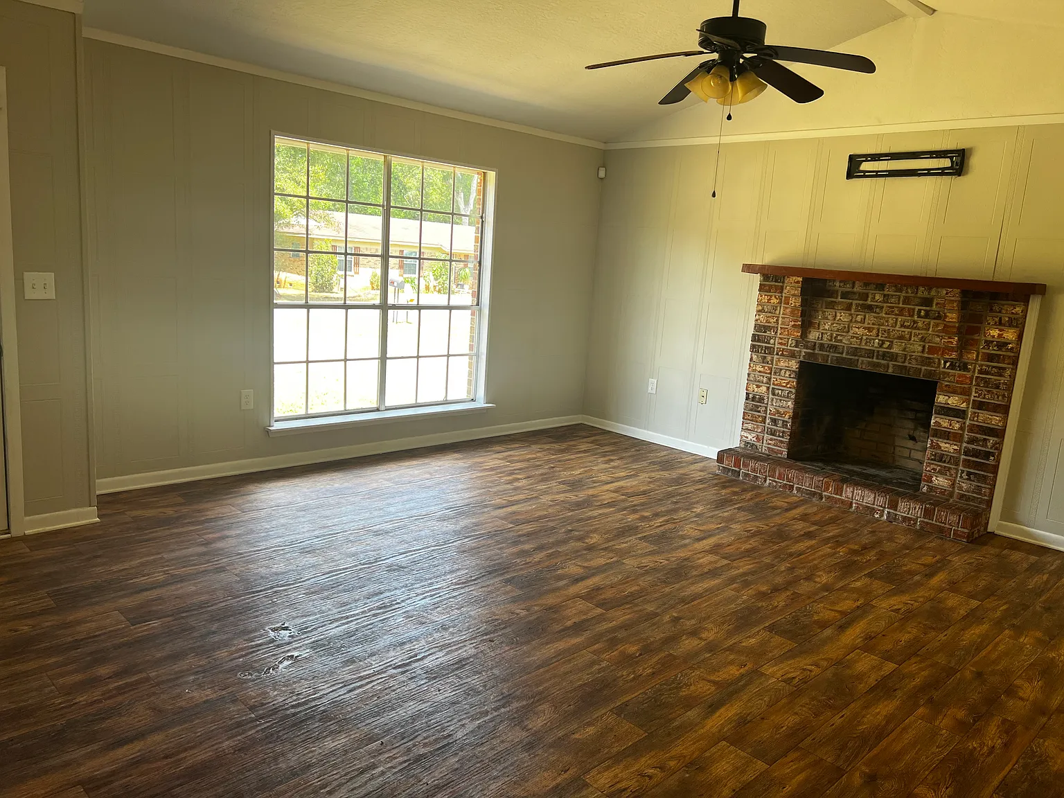 3 bed, 1500 sqft, $1,350 — Photo 4