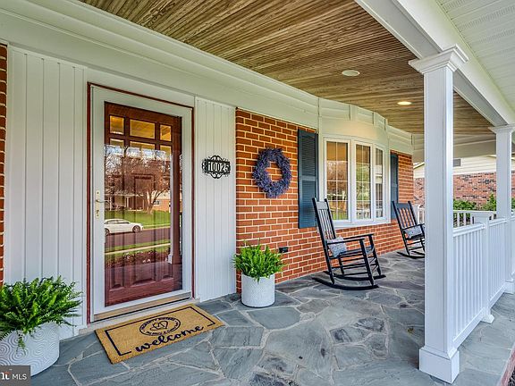 3rd image of 10025 Llewellyn Ct