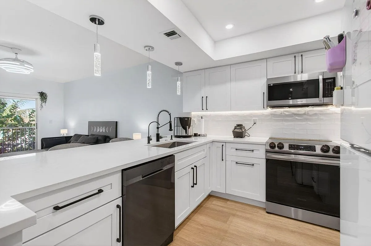 2 bed, 2.0 bath, 918 sqft, $2,500 — Photo 1