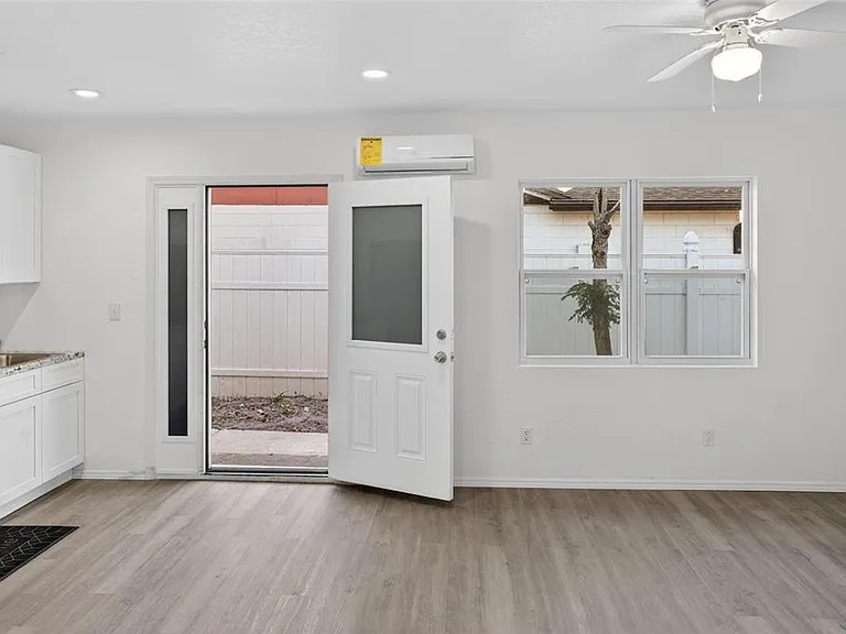 536 Royal Palm Dr — Photo 13
