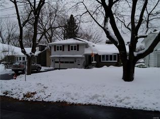 217 Locksley Rd, Syracuse, NY 13224