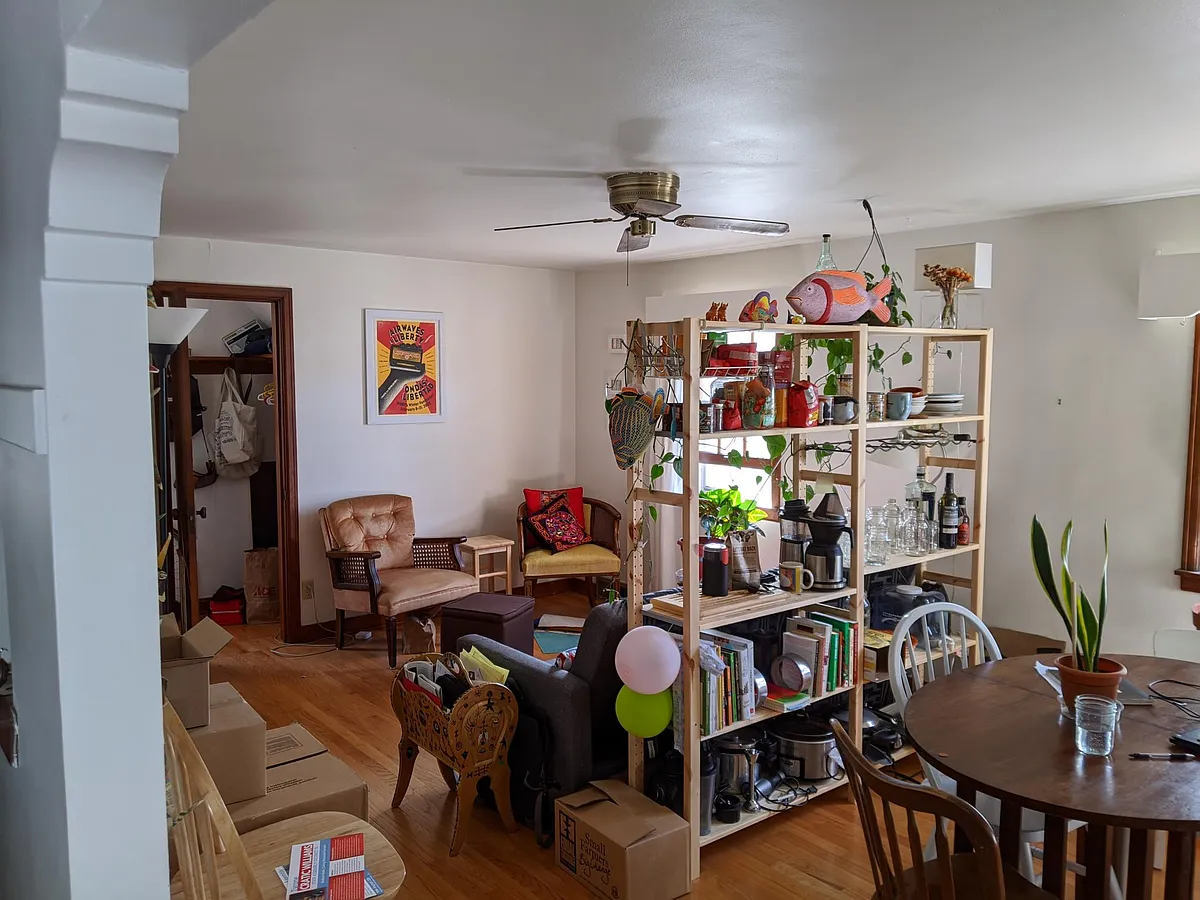 Building Photo - 2417 E Mifflin St #2