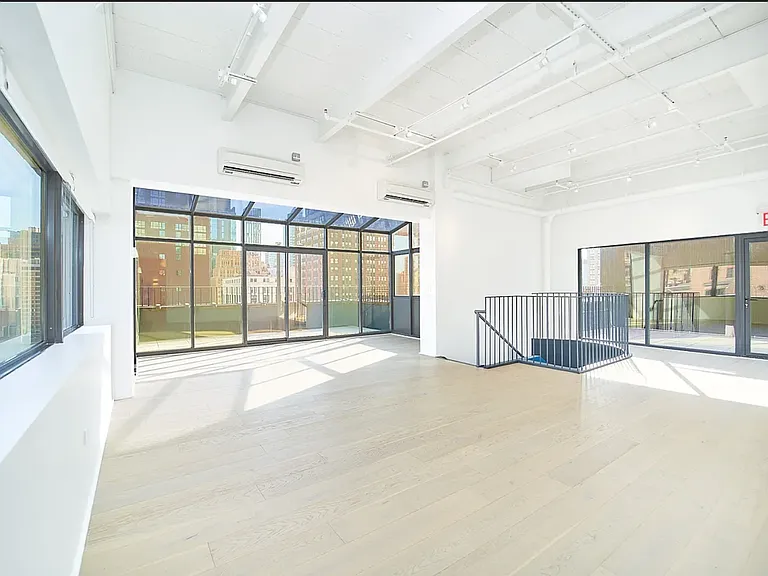 237 Madison Ave #PH — Photo 8