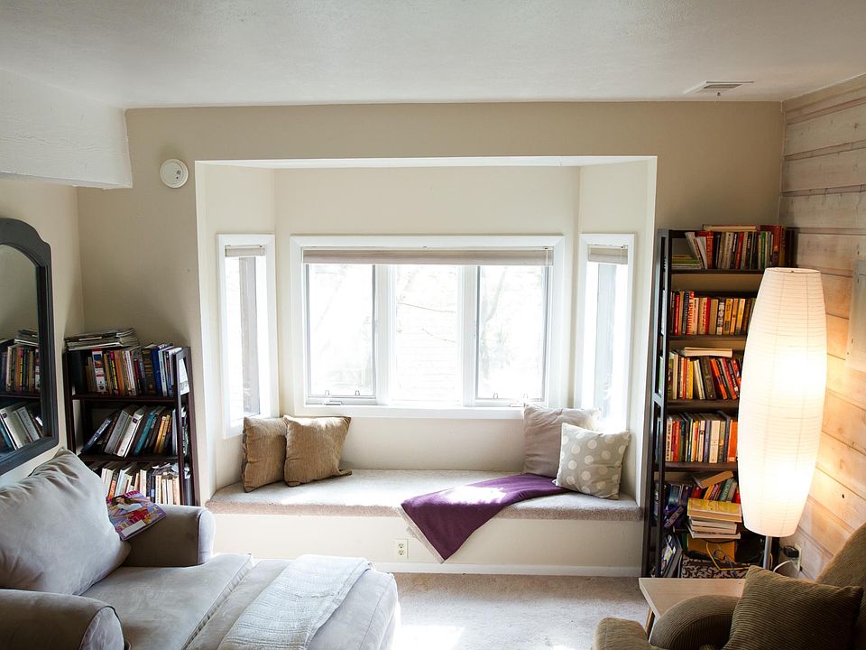 Living room (now with new wood finish flooring)