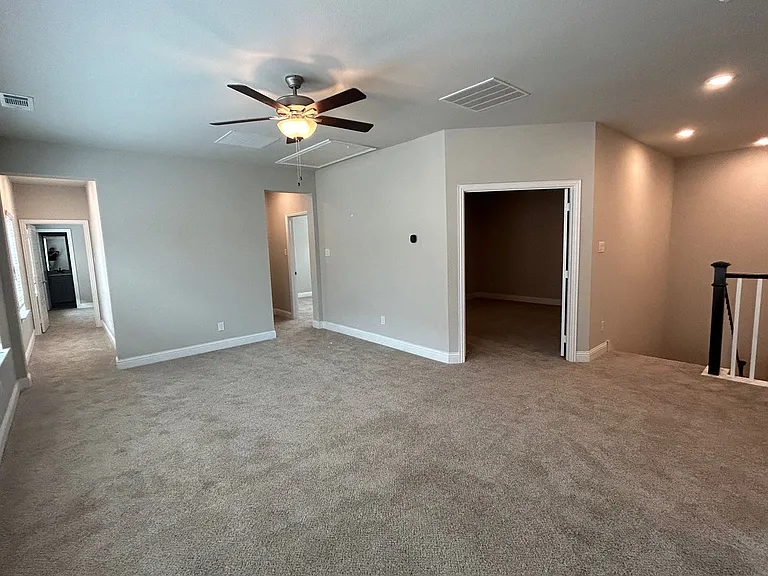 4561 Refugio Dr — Photo 3