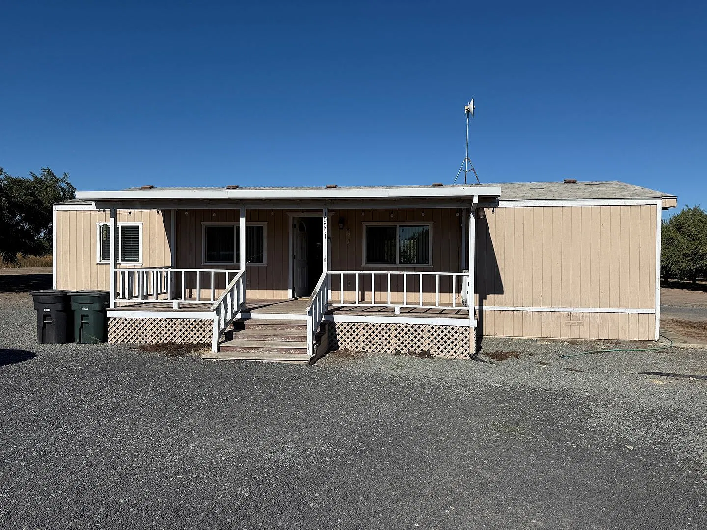 10051 Escalon Bellota — Photo 1