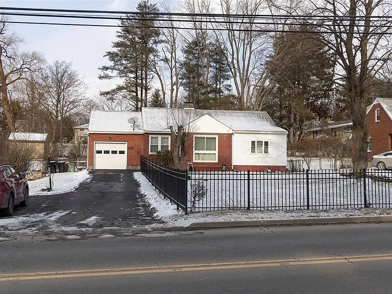 3613 Vestal Rd — Photo 2